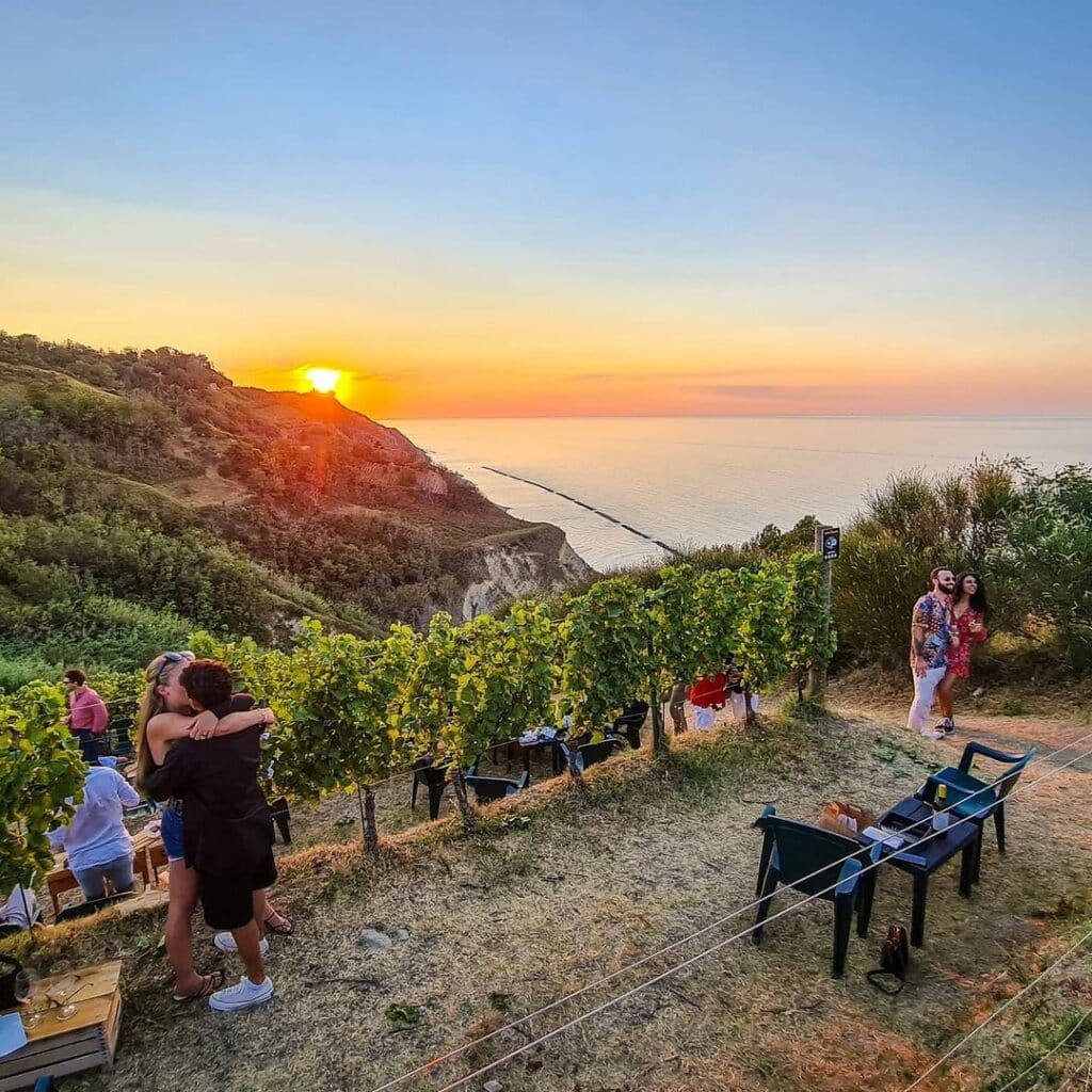 Aperitivo nella Vigna sul Mare a Rimini al Tramonto