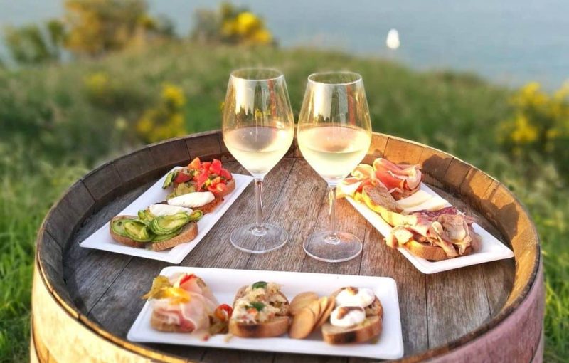 Aperitivo nella Vigna sul Mare a Rive di Focara - Fattoria Mancini