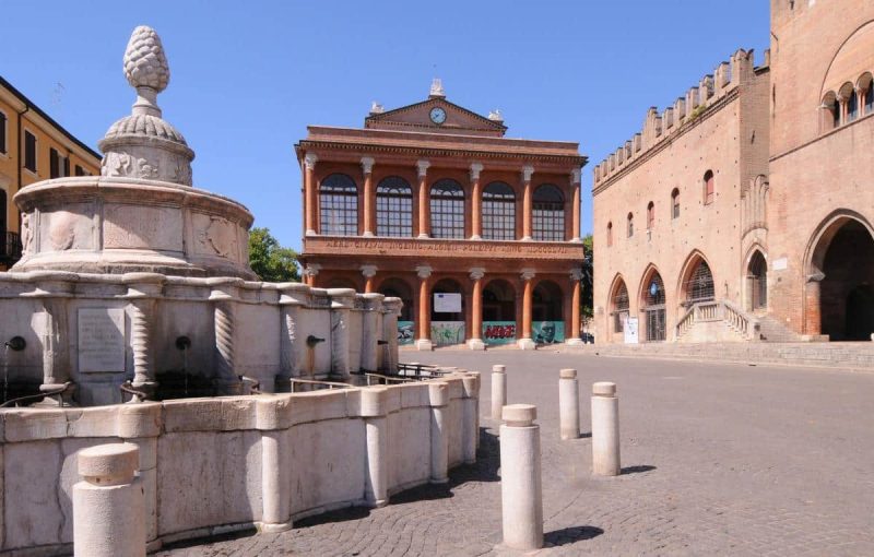 rimini-la-citta-di-federico-fellini-piazza-cavour