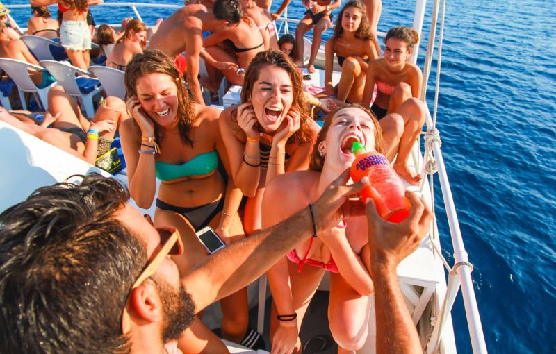 vacanze-giovani-barca-rimini