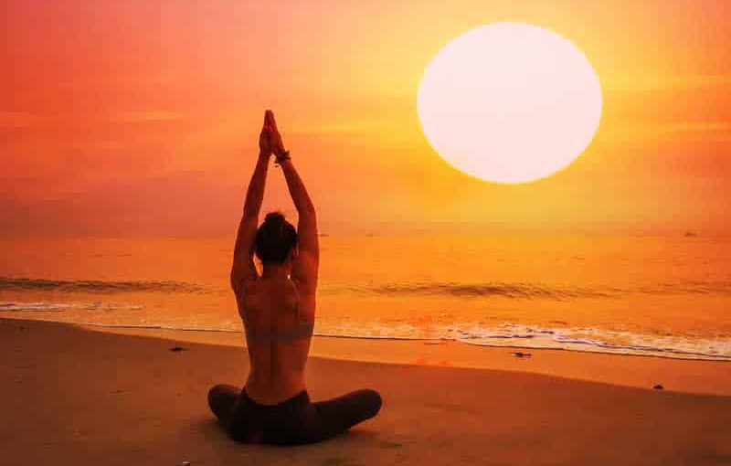 yoga-al-mare-sequenza-per-tramonto-1