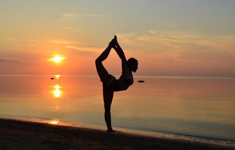 yoga-sabbia-rimini
